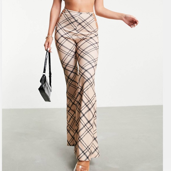 Fashionkilla check pants with cut-out detail in tan - Picture 4 of 4